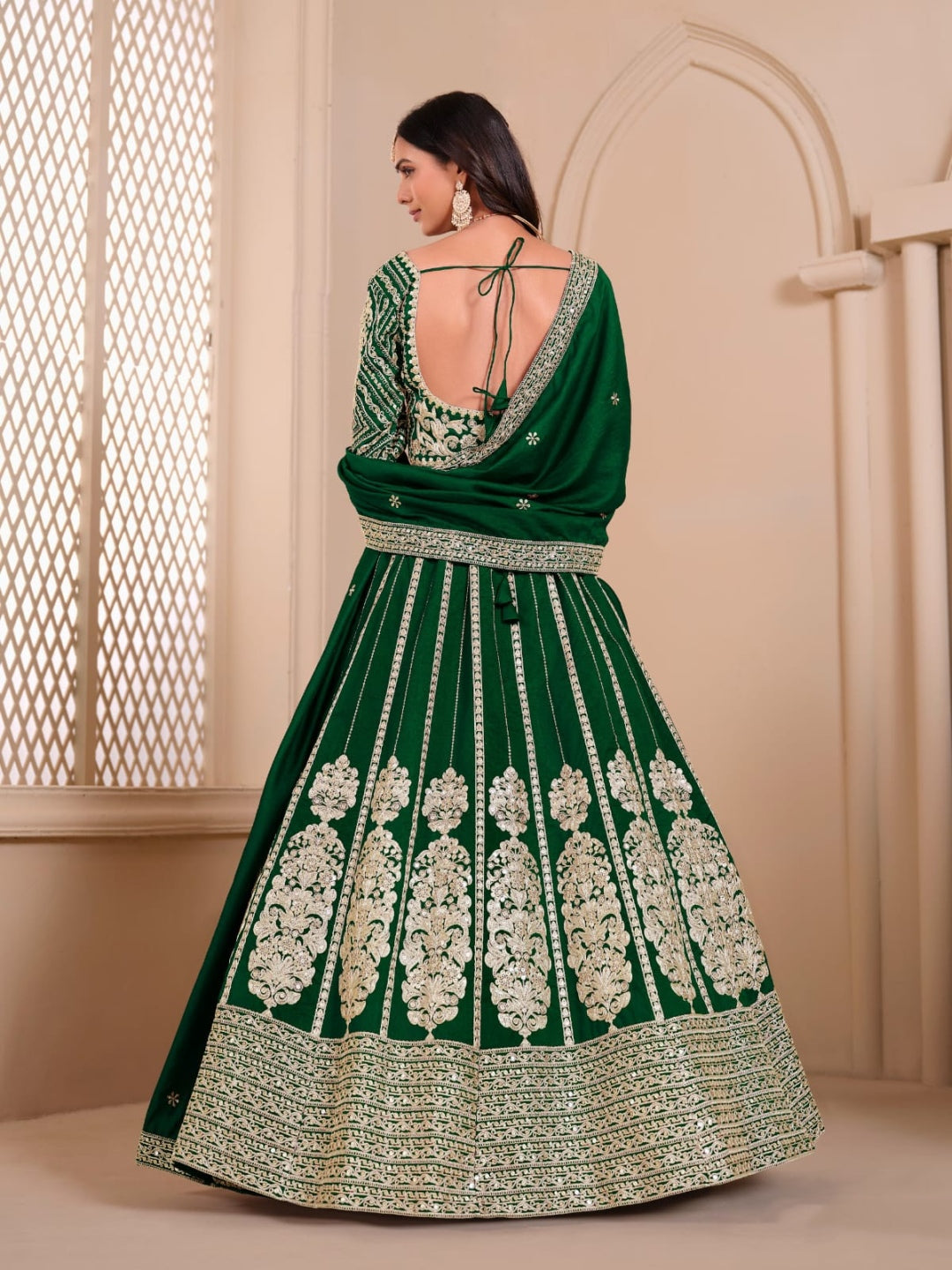 Emerald Green Shimmer Art Silk Heavy Embroidered Flowy Elegant Emerald Green Shimmer Art Silk Heavy Embroidered Flowy Elegant