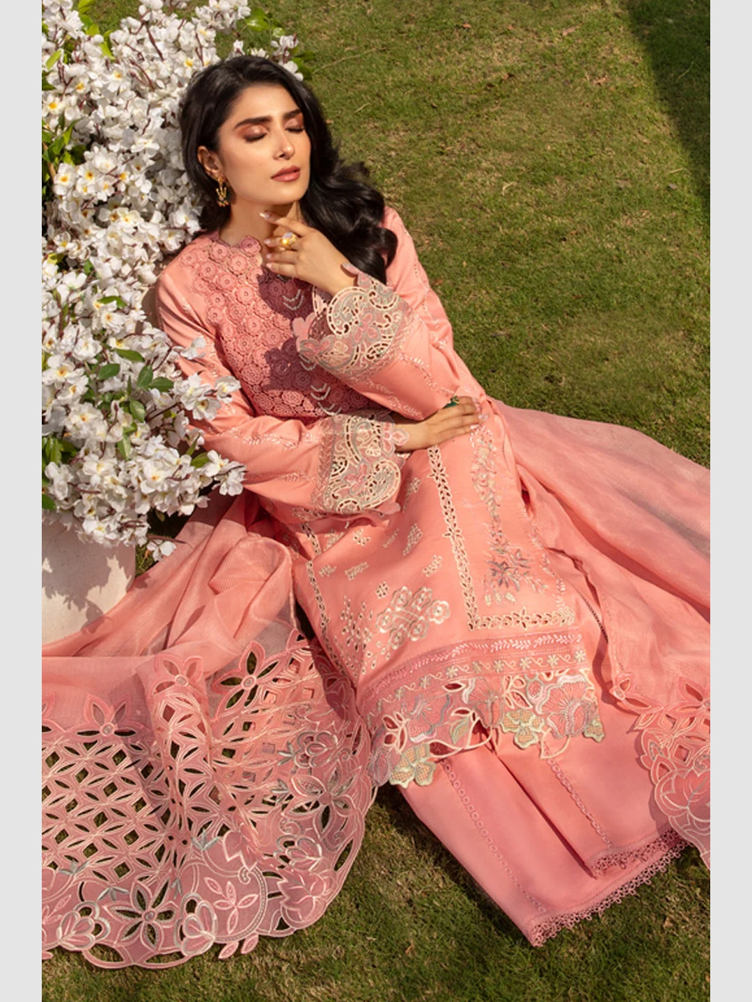 Pink Luxe Lawn Embroidery Pakistani Dress Pink Luxe Lawn Embroidery Pakistani Dress
