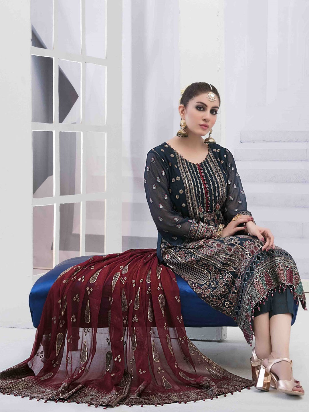 Embroidered Crinkle Chiffon Pakistani Dress Embroidered Crinkle Chiffon Pakistani Dress
