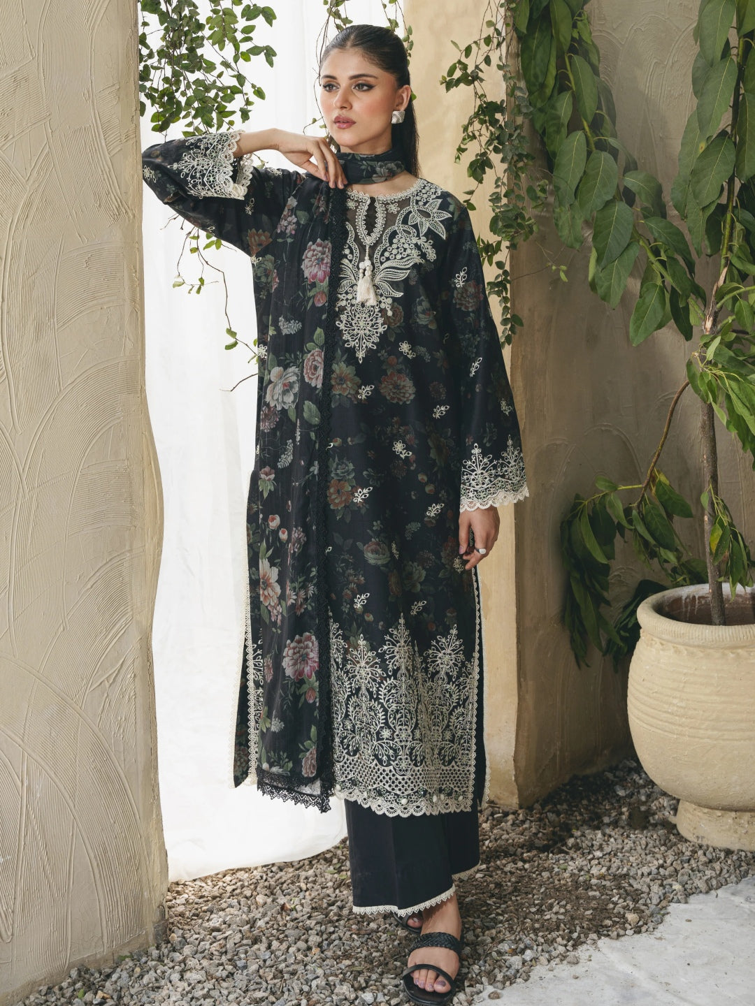 Black Embroidered Chikankari Black Embroidered Chikankari