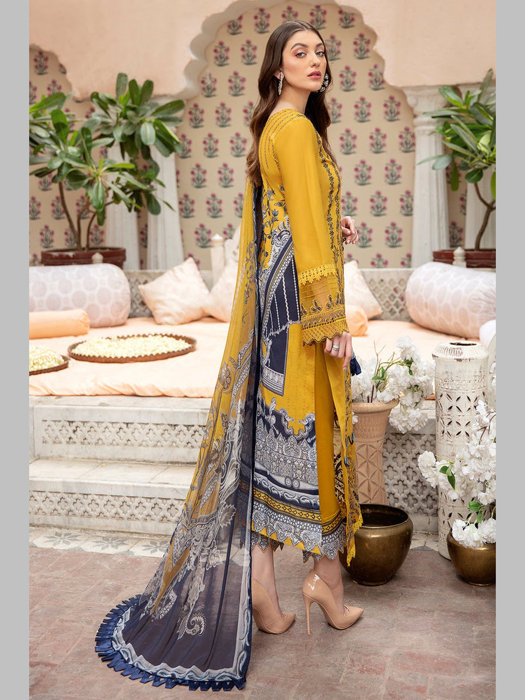 https://www.fabricoz.com/cdn/shop/products/Pakistani-Dress-C737L_2.jpg?v=1657248325