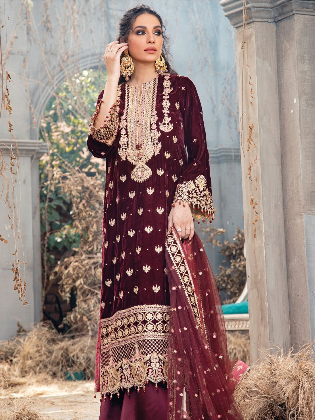 embroidered velvet pakistani dresses Embroidered Velvet Pakistani Wedding Dress, Salwar Kameez with Dupatta