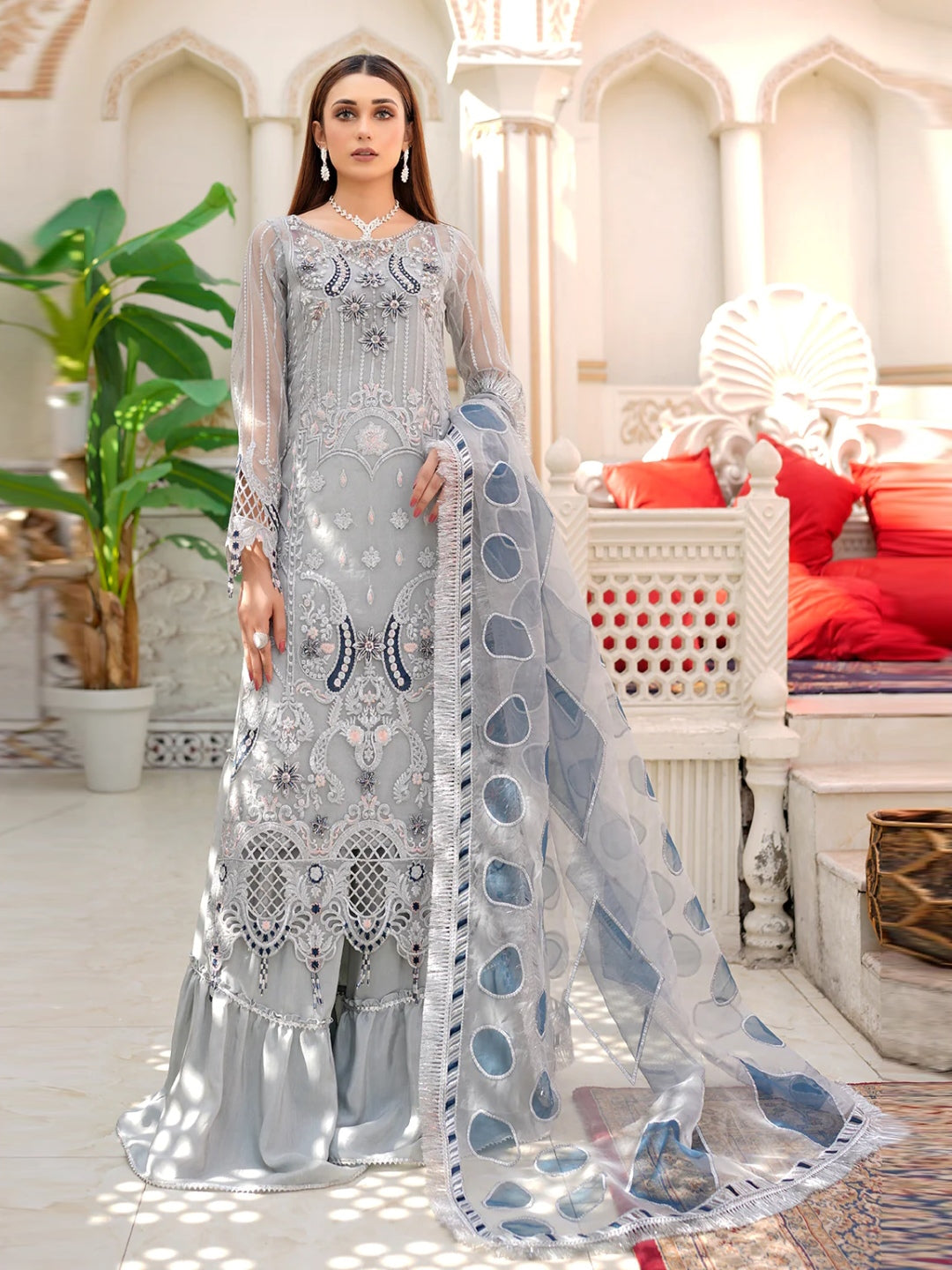 Pin by Farhaana Saiyed on Westerrrn Balll Gownsss Desiiign... | Pakistani  fancy dresses, Long sleeve evening gowns, Pakistani wedding outfits