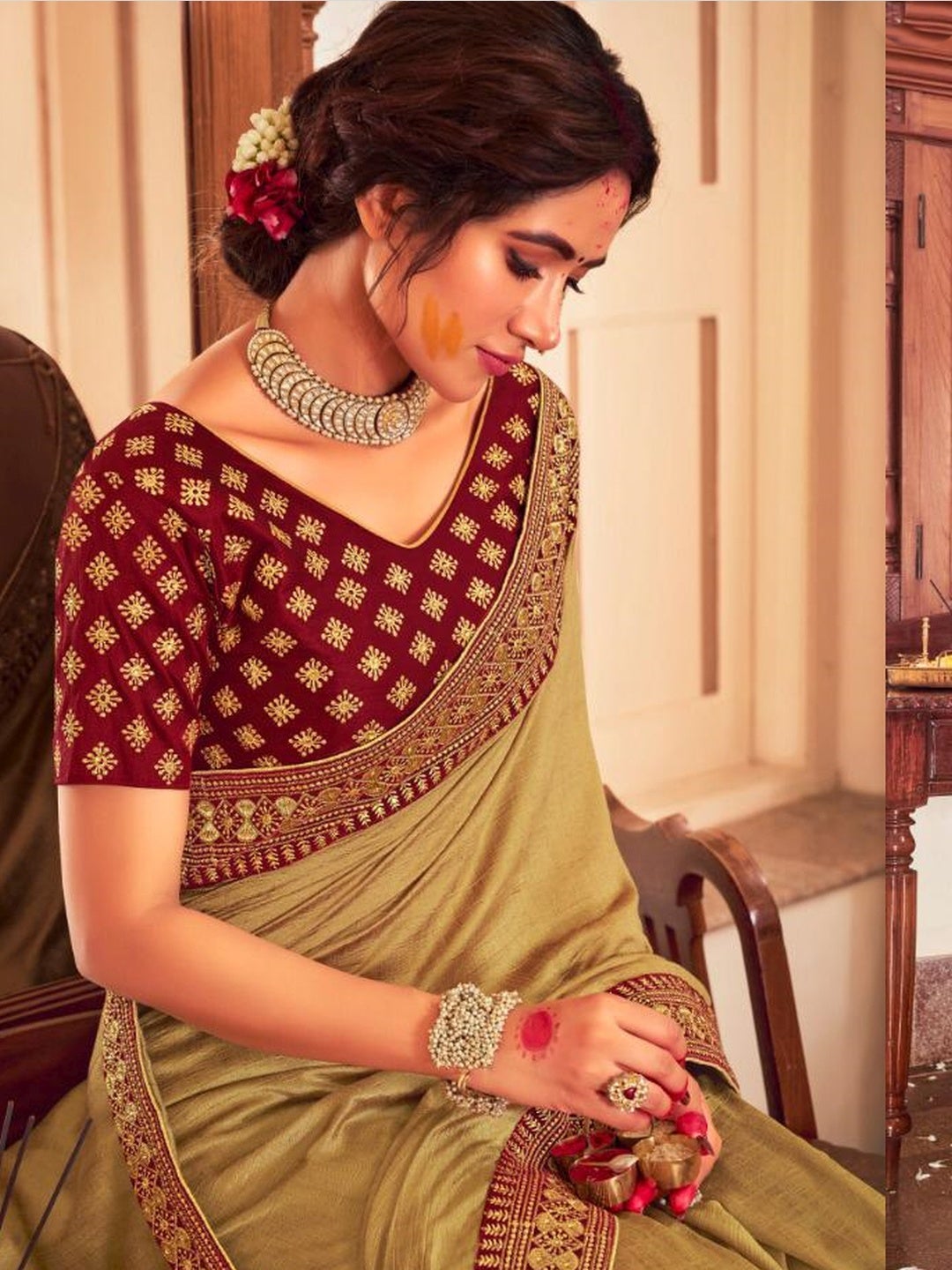 Heavy embroidery saree deals